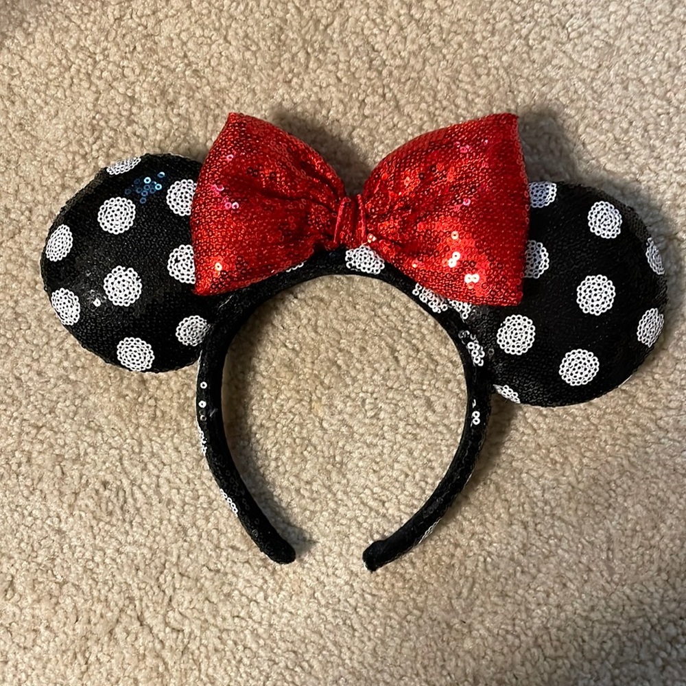 Disney park Minnie Mouse ears
